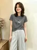 Camiseta feminina de algodão canelado com fonte física de treze fileiras, direto da fábrica, top justo de manga curta, fornecimento exclusivo da segunda leva de verão