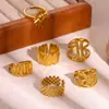 Anel Minimalista Europeu e Americano Transfronteiriço em Aço Titânio Banhado a Ouro 18K, Não Desbota, Anel de Nicho em Formato de Coração, Luxo Leve, Cor Dourada, Sensação de Alta Qualidade