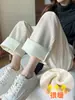 Calça de chenille branca de perna larga para mulheres, novo modelo 2026, primavera, outono, inverno, com um toque sofisticado e fluido, calça de moletom reta