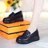 Zapatos casuales retro cómodos para mujer, novedad otoño 2026, punta redonda, plataforma, suela gruesa, piel suave