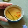 Taza de Té de Pedernal Verde Marino Rojo Hecha en Fábrica Taza de Té de Cerámica Taza Maestra Taza Individual Taza de Té Narciso Dibujado en Oro