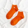 Nuevos calcetines de punto doble bordados de margarita de color liso para primavera y verano, transpirables, absorbentes de sudor, calcetines tipo mocasín para mujer, calcetines de moda para dama, venta al por mayor