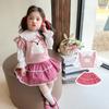 Traje de primavera para niñas 2025 nuevo estilo estilo universitario niños primavera y otoño falda jk chaleco conjunto de tres piezas para bebé