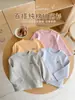 Nueva camiseta básica suave de algodón para niños de otoño e invierno, tops de color liso para niños, ropa de otoño para niñas, ropa para el hogar, cuello redondo, Clase A