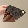 Pinza para el pelo de felpa con lunares de alta gama 2026, Pinza de tiburón moderna y exquisita para mujer, Versátil para el uso diario y el trabajo, Accesorio para el cabello