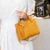 Sacos tote coreanos saco feminino fábrica vendas diretas 2023Mulheres saco de grande capacidade bolsa em relevo saco mensageiro