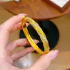 Pulsera Trenzada de Estilo Vietnamita Color Dorado con Hebilla de Estrás Cielo Estrellado para Mujeres de Nicho Modernas y Versátiles