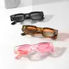 Gafas de sol de moda 2026 con montura cuadrada para mujer Estilo Ins moderno Gafas de sol transparentes rosas Anti-UV Personalizadas Modernas
