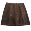 Elegante minifalda de gamuza color café ajustada para mujer, nueva colección otoño/invierno 2026, estiliza y es versátil, falda de línea A de cintura alta, moderna