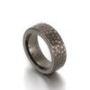 Moda japonesa Moda coreana anillo de personalidad estilo punk en stock al por mayor anillo con patrón martillado retro anillo de acero de titanio para hombre