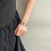 Pulsera Hueca con Hebilla Retro Europea y Americana para Mujer, Pulsera de Metal Simple de Estilo Frío, Nicho de Alta Gama, Joyería de Mano Personalizada