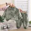 Conjunto de Roupa Masculina para Primavera Novo Estilo Roupas de Primavera e Outono para Bebês e Crianças Conjunto de Duas Peças com Camisa Tie-Dye Tendência de Manga Longa