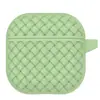 Capa protetora de silicone com padrão trançado, adequada para fones de ouvido Bluetooth sem fio Apple AirPods 4. Resistente a quedas e com espessura reforçada.