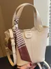 Bolsa Clássica Simples de Aparência Sofisticada Feminina 2025 Verão Nova Moda Nicho Casual Transversal Bolsa Balde