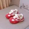 Nuevos Zapatos Infantiles Primavera/Verano 2026: Zapatos Deportivos Casuales Cómodos de Suela Suave para Niños, Zapatos de Moda Retro Estilo Coreano para Niñas Forrest Gump