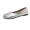 Sapatos femininos de couro plissados estilo francês, novo modelo primavera-verão 2026, com sola macia, antiderrapantes, confortáveis, mocassins slip-on leves