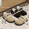 Mollykiki Estilo Coreano Moda de Nicho Sapatos Birkenstock Inverno 2025 Estilo Étnico Pedra Preciosa Antiderrapante Sapatos de Calçar