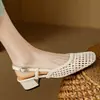 Sandalias de estilo coreano de nicho de una sola tira y punta cerrada para mujer, con recortes tejidos sin talón, color blanco roto, tacón grueso, piel suave, zapatos de verano
