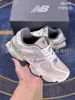 Zapatos Putian Nb9060 Serie Pezuña de Elefante Bebé Original Puro Zapatos Deportivos y Casuales Retro para Hombre y Mujer Color Rosa