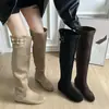 Botas de caballero, botas de moda que aumentan la altura, estilo clásico europeo y americano, botines versátiles de punta cuadrada para mujer, nuevo estilo de invierno de caña alta 2026