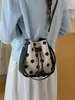 Bolso Cubo de Verano 2026 Simple Retro de Alto Estilo, Bolso de Teléfono Móvil Moderno y Elegante para Mujer, Nuevo Bolso Cruzado de un Solo Hombro para Mujer