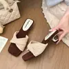 Sandálias de Tecido Slip-On de Designer Único para Mulheres, Nova Moda Verão 2026 Salto Gatinho Chinelos Confortáveis