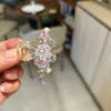Exquisito y Dulce Clip de Flor de Cristal, Lujo Accesible Hecho a Mano Full Diamante Atmósfera Estéreo, Pinza de Tiburón de Tamaño Mediano para el Cabello en la Parte Posterior de la Cabeza