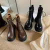 Artefato de Combinação de Garota Popular Início do Outono Altura Petite Aumentadora Quatro Estações Botas Curtas Pequenas 2026 Outono Bico Redondo Solado Grosso Botas Martin Mulheres