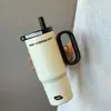 Copo isolado 316 de aço inoxidável, muito estiloso e atraente, copo de gelo gigante com grande capacidade e alça, adequado para uso no carro