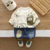 Conjunto de Roupa Masculina para Primavera 2026 Novo Conjunto de Duas Peças Casual com Estampa de Letras para Meninos Manga Longa Tendência para Primavera e Outono