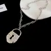 Collar con Colgante de Llave con Forma de Candado Transfronterizo Europeo y Americano, Estilo Minimalista de Nicho, Elegante Cadena para Clavícula, Cadena de Suéter de Moda y de Alta Gama