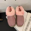 Pantuflas de algodón gruesas con suela gruesa para mujer, con forro de felpa, engrosadas, para aumentar la altura (zapatos peludos), Zapatillas de algodón de estilo nuevo para invierno, caña baja, para el noreste, 2026
