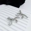 Broche de metal com laço, broche de lapela vintage moderno, acessório de roupa, pino antiderrapante