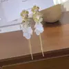Exquisitos pendientes de borla floral con incrustaciones de diamantes estilo francés, audaces y elegantes, con un sentido de lujo y sofisticación, pendientes de diseño único y de nicho