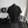 Camiseta Masculina Estilo Americano Patchwork Desconstruído Ombro Reto Manga Curta, Top Versátil Elegante de Verão, Casual Solto Meia-Manga