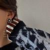 Pendientes de aguja de plata 925 con exquisita perla de camelia para mujer, elegantes pendientes retro de estilo ins, pendientes minimalistas europeos y americanos.