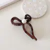 Pinza de Tiburón con Lazo Estampado de Leopardo de Diseño Exclusivo para Mujer, Tamaño Grande, Sensación de Alta Gama, Pinza para el Pelo de la Parte Posterior de la Cabeza con Decoración de Perla y Perla Roja