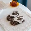 Sandalias Chanclas Estilo Coreano para Niños Verano 2026 Nuevo Modelo Casual Planas para Niñas con Estampado de Leopardo Zapatos de Playa para Uso al Aire Libre