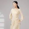 Top de dança feminino soltinho com painéis de tule e punhos fluidos, adequado para dança clássica chinesa moderna e exercícios corporais para adultos