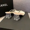 Pantuflas destalonadas con diseño de cuerda trenzada, tacones gruesos transparentes, punta cuadrada y estilo de una sola tira, nuevo diseño de moda versátil 2026