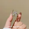 Anillo de mariposa hueco de diamantes deslumbrantes estilo coreano, moderno, exquisito, lujo ligero, de alta gama, creativo, extremadamente hermoso, anillo versátil