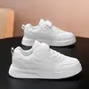 Zapatos Blancos para Niños 2026 Verano Nuevas Llegadas Zapatos Deportivos para Niños Transpirables Zapatos de Patinaje para Niñas Zapatos de Desempeño para Jardín de Infancia 1 de Junio