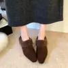 Novas Pantufas de Pelúcia Femininas Meio Abertas Quentes para Usar ao Ar Livre Outono/Inverno Emagrecedoras Bico Fechado Estilo Coco Moda Retrô 2026