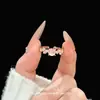 Nuevo anillo de moda de alta gama versátil estilo vintage con forma de estrella y diamantes, lujo ligero, anillo personalizado único y lujoso