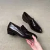 Mocasines de cuero genuino en stock para mujer, nuevo modelo primavera 2026, simples y versátiles, tacón de bloque bajo, punta fina, zapatos pequeños de cuero para ir al trabajo