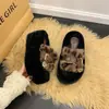 Sandalias cálidas de una tira para uso exterior, hebilla de cuero, sencillas, suela gruesa, para mujer, de alta gama, perezosas,, pantuflas peludas, versátiles, otoño e invierno