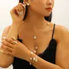 Conjunto de Colar, Pulseira e Brincos de Trevo de Cinco Folhas Retro Fashion Acessórios de Flor de Cinco Pétalas de Luxo Acessível High-End Outono e Inverno 2025