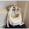 Bolso de Hombro Acolchado Transfronterizo Simple y Elegante Tipo Bollo Nuevo Modelo Otoño e Invierno 2025 Color Sólido Gran Capacidad Bolso Cruzado
