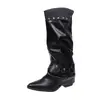 Botas de Cano para Calça Bico Fino Retro com Rebites 2026 Outono/Inverno Nova Garota Apimentada Estilo Deserto Salto Grosso Preto Fivela de Metal Botas Empilhadas