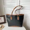 Bolsa de mano retro con bloques de color 2026, bolso de hombro de gran capacidad para el trabajo, bolso de mano popular para estudiantes para la clase, al por mayor